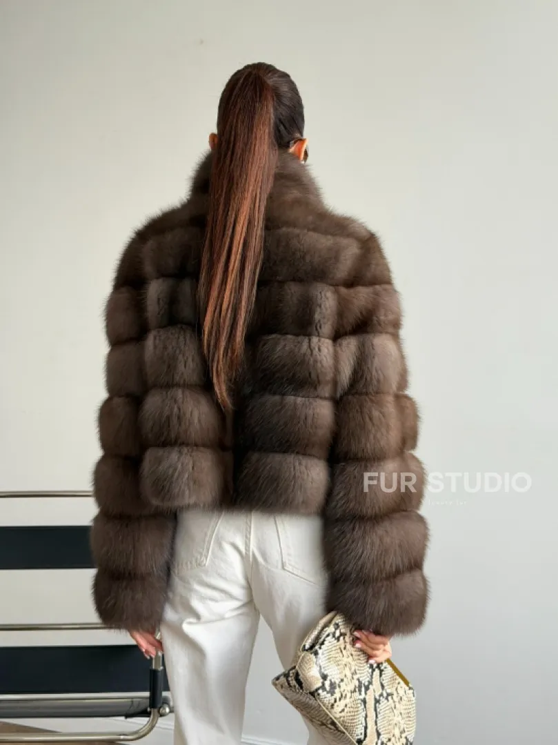 Короткая шуба из куницы - цвет трюфель