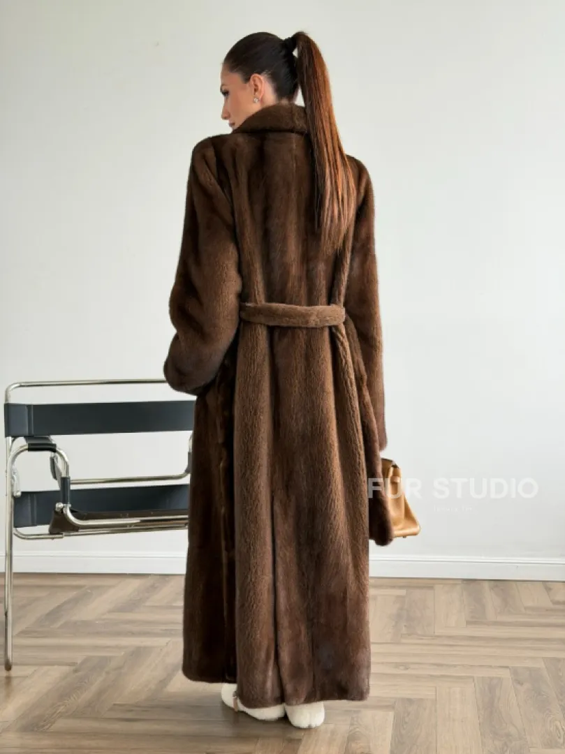 Прямая шуба из норки с поясом