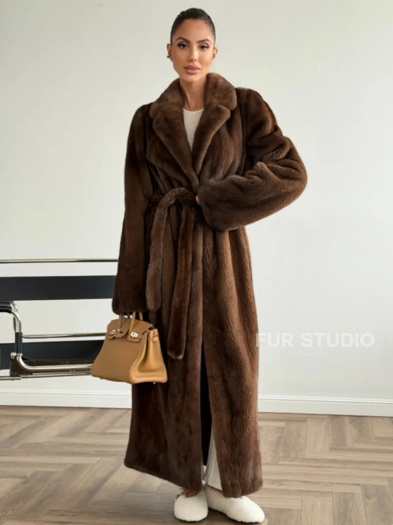 Прямая шуба из норки с поясом