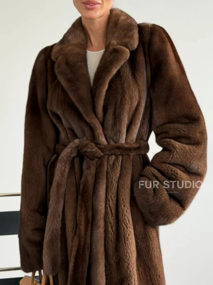 Прямая шуба из норки с поясом - фото 1