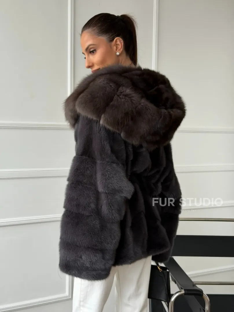 Графитовая шуба с капюшоном из куницы