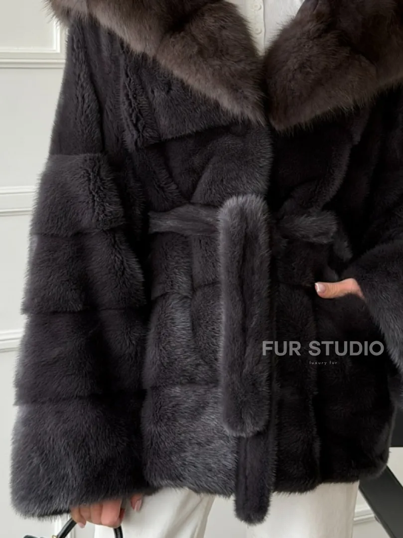 Графитовая шуба с капюшоном из куницы - фото 2