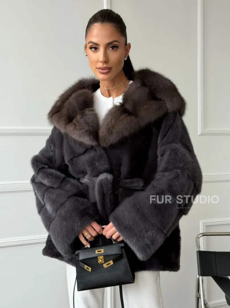 Графитовая шуба с капюшоном из куницы - фото 0