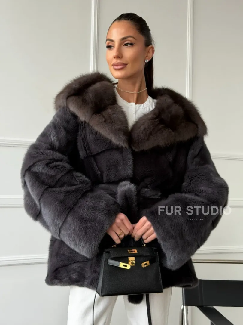 Графитовая шуба с капюшоном из куницы