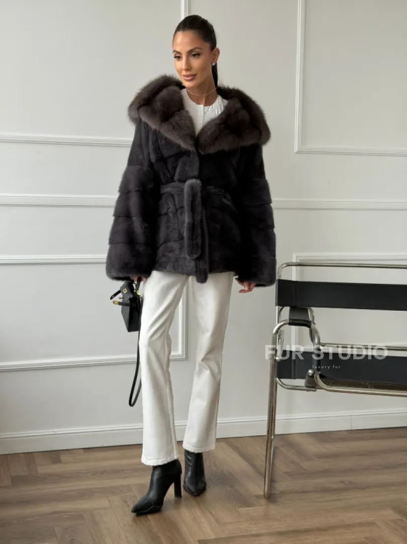 Графитовая шуба с капюшоном из куницы