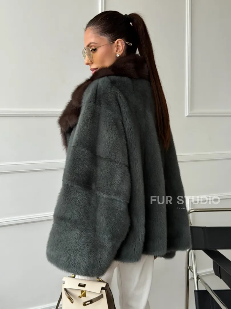 Красивая шуба из меха норки с воротником из куницы