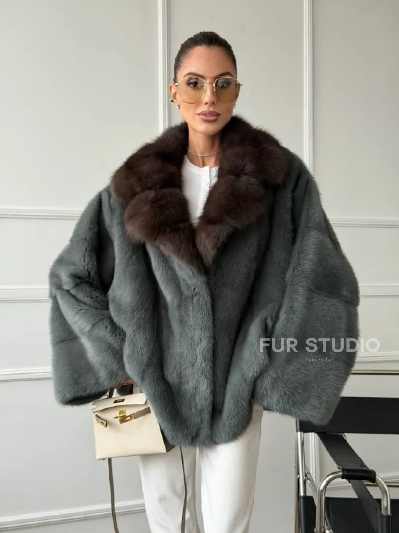 Красивая шуба из меха норки с воротником из куницы - фото 10