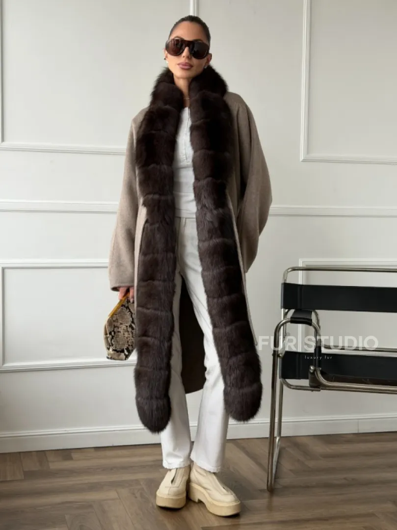 Длинное пальто с мехом финского песца