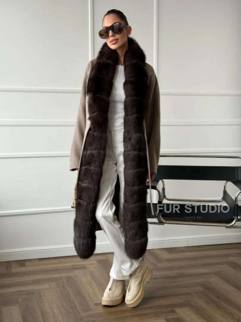 Длинное пальто с мехом финского песца - фото 11