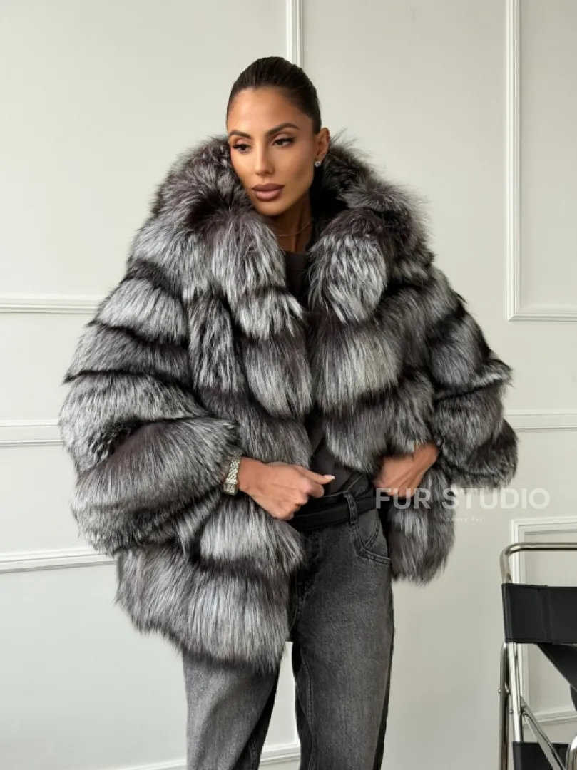 Шуба из меха чернобурки с капюшоном - серая - фото 5