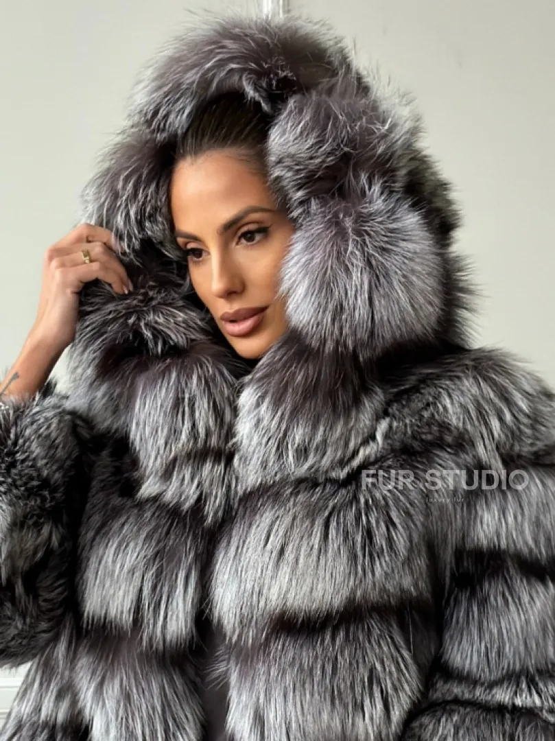 Шуба из меха чернобурки с капюшоном - серая