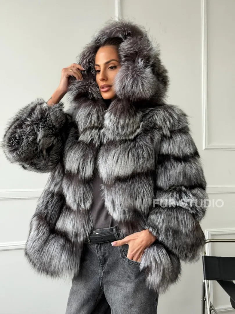 Шуба из меха чернобурки с капюшоном - серая - фото 4
