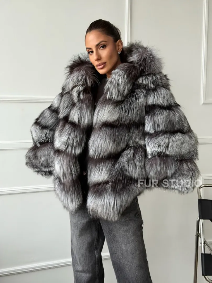 Шуба из меха чернобурки с капюшоном - серая - фото 3