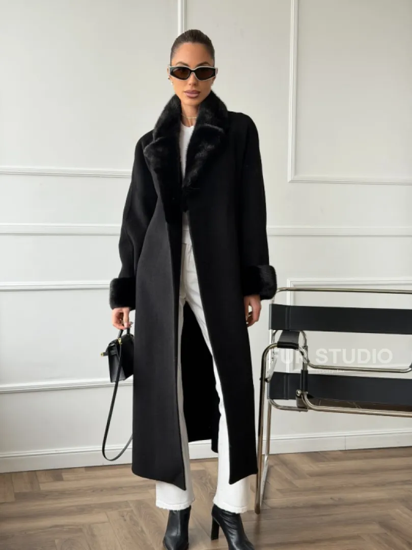 Черное пальто с мехом норки - фото 11