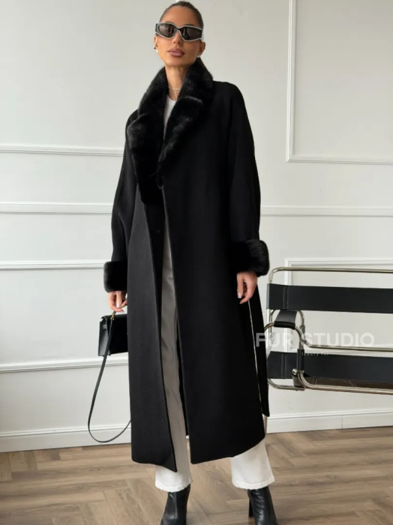 Черное пальто с мехом норки - фото 6