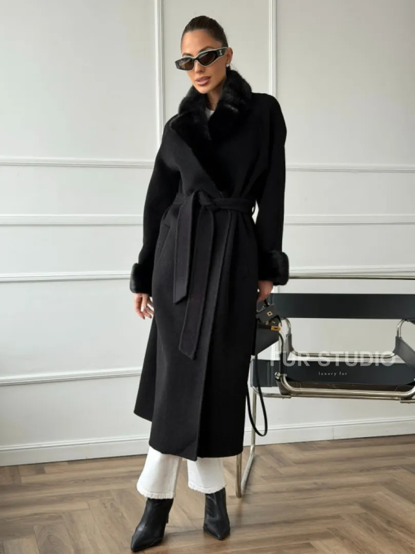 Черное пальто с мехом норки