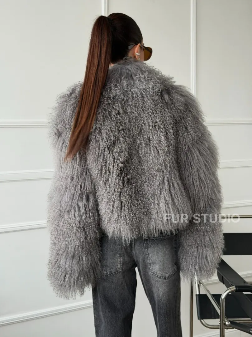 Серая шубка из меха ламы - фото 4