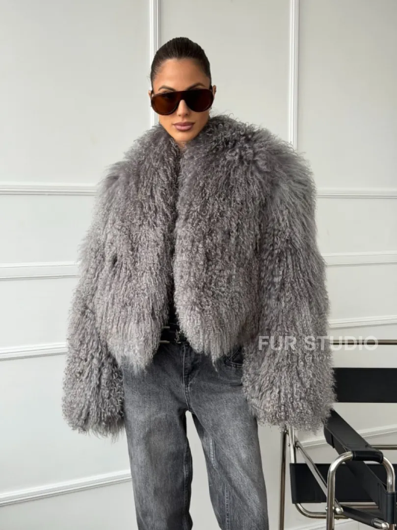 Серая шубка из меха ламы - фото 9