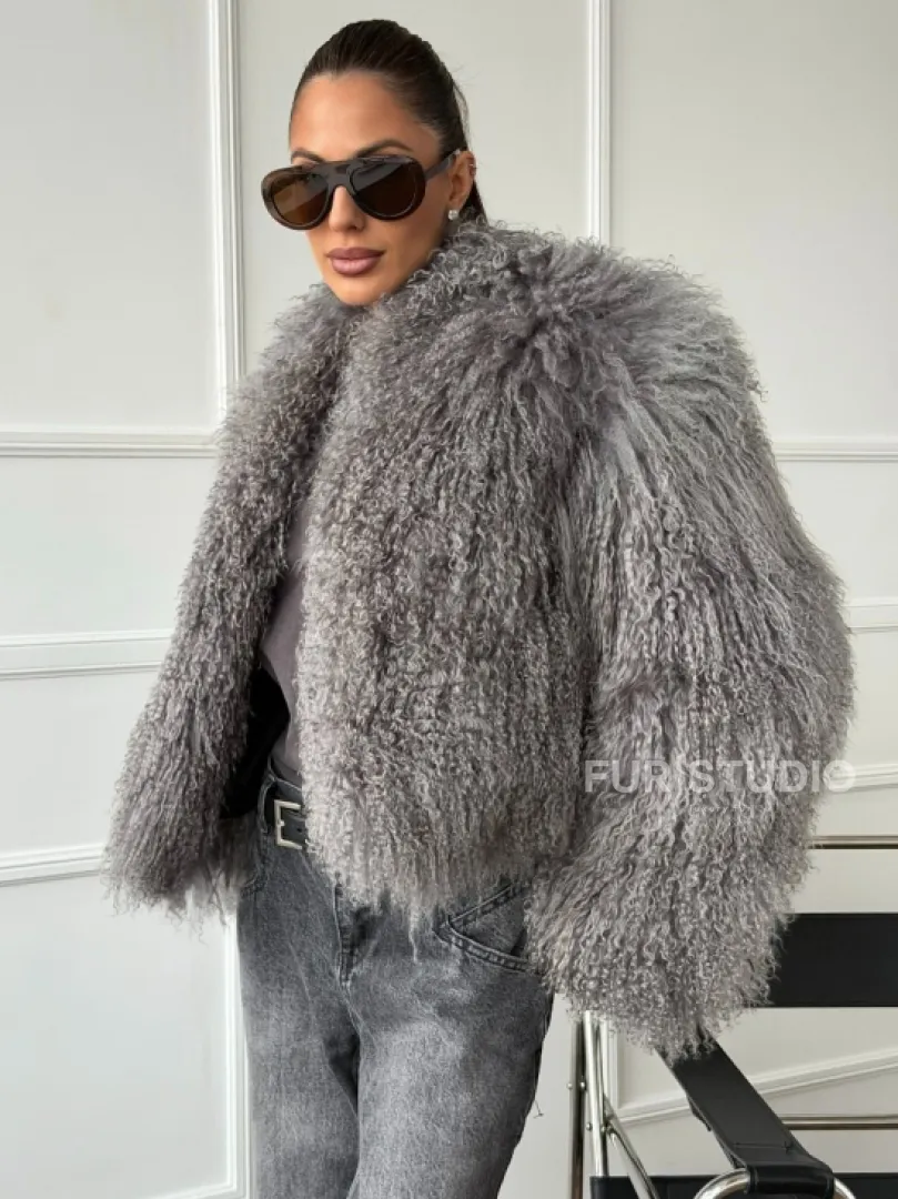 Серая шубка из меха ламы