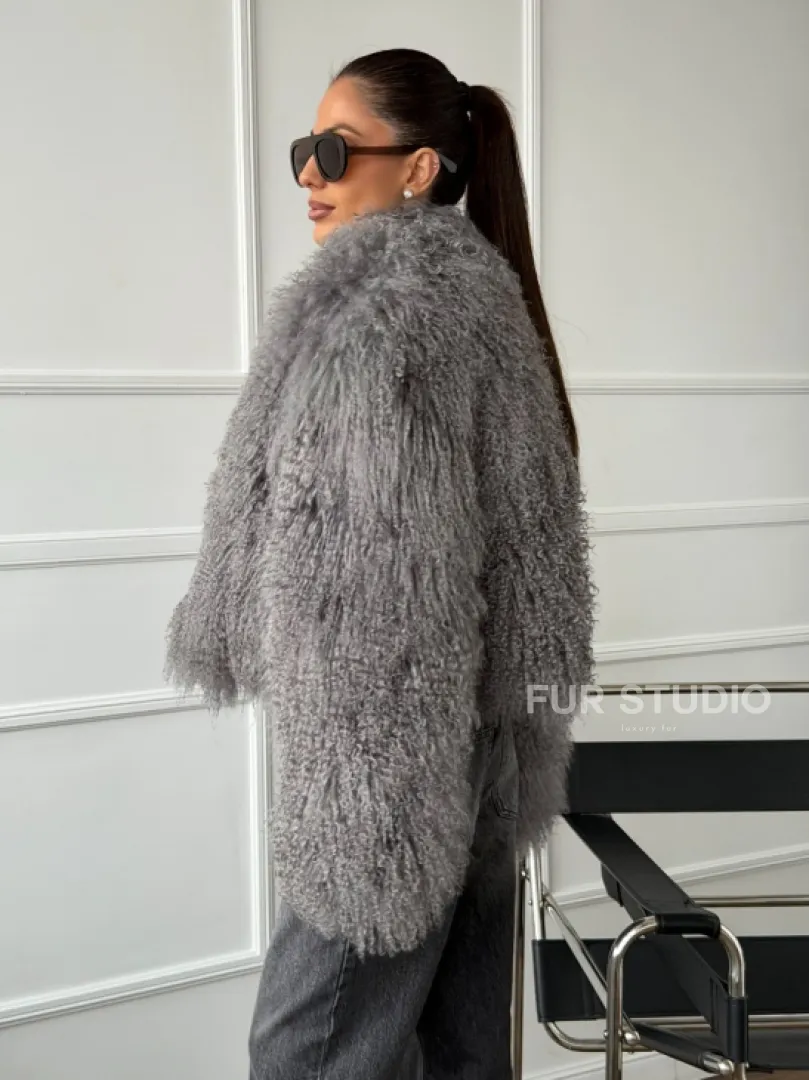Серая шубка из меха ламы - фото 6