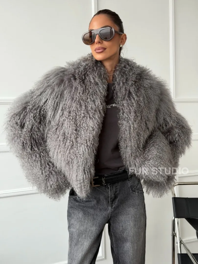 Серая шубка из меха ламы - фото 5