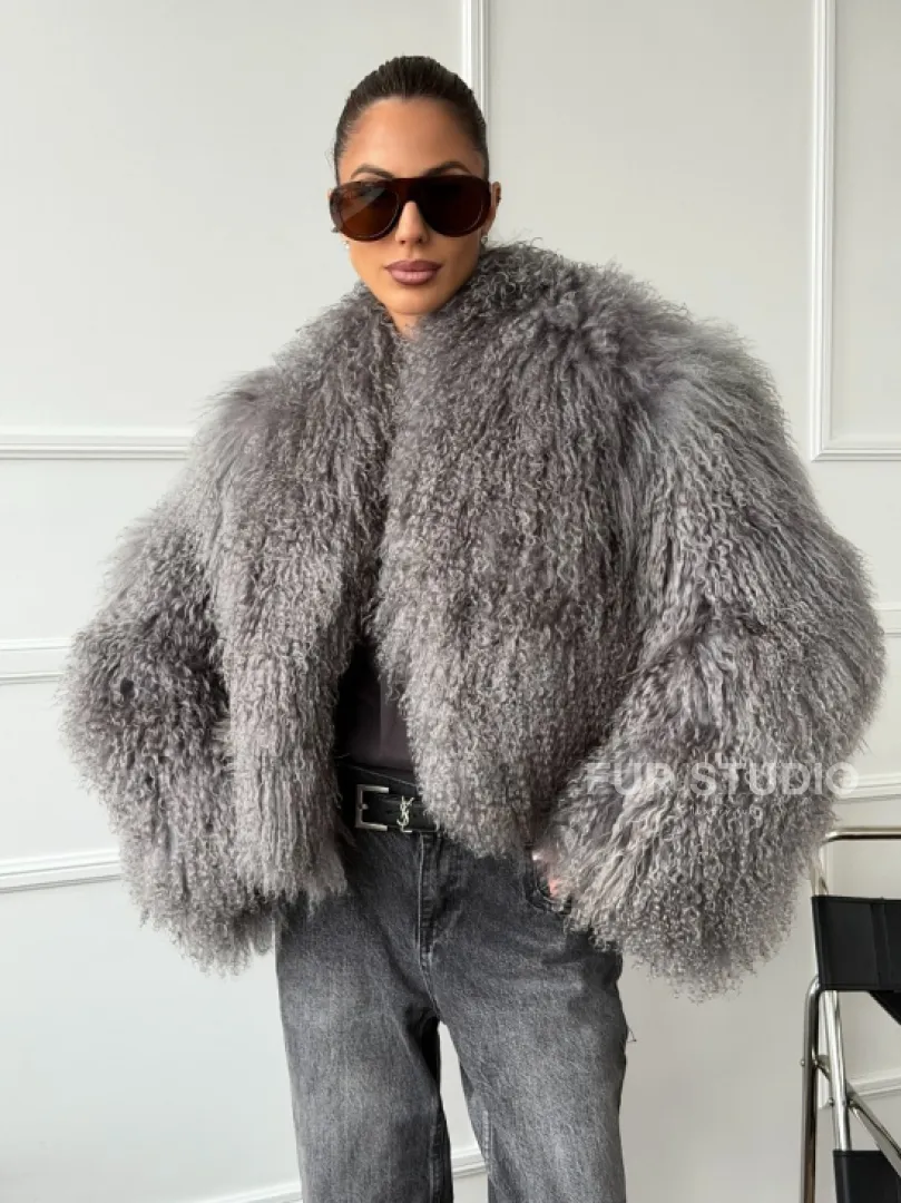 Серая шубка из меха ламы