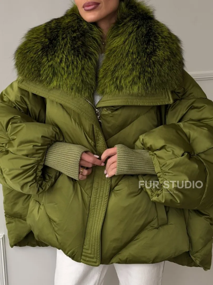 Женский стеганный пуховик с воротником чернобурки