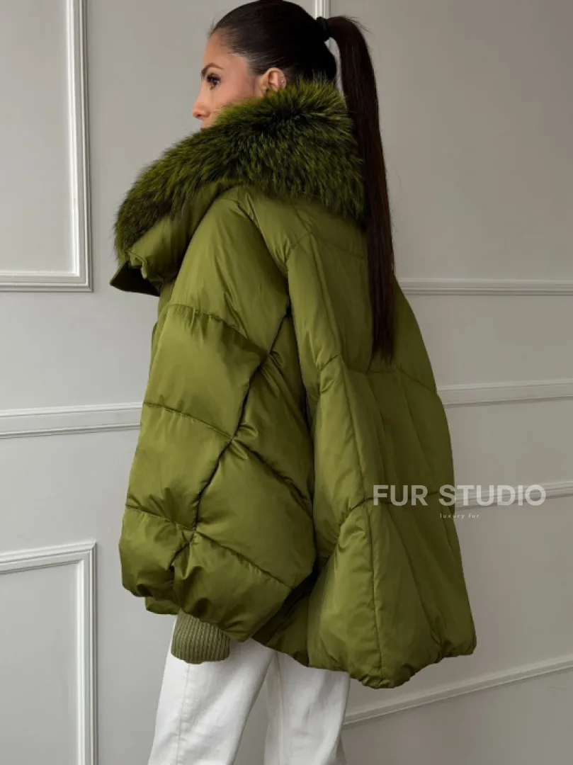 Женский стеганный пуховик с воротником чернобурки - фото 6