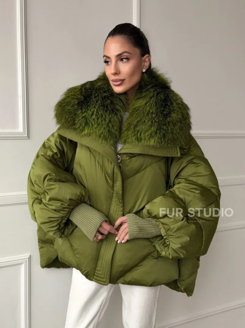 Женский стеганный пуховик с воротником чернобурки - фото 0