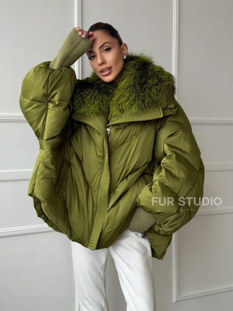 Женский стеганный пуховик с воротником чернобурки