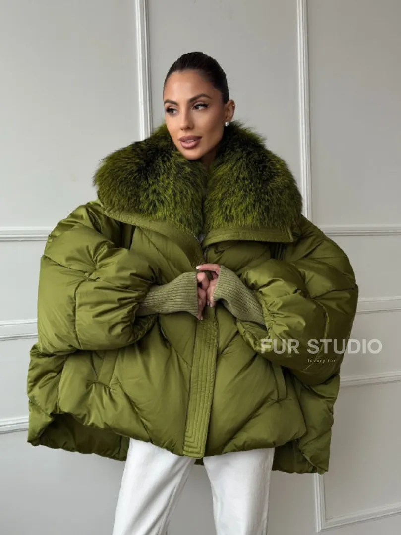 Женский стеганный пуховик с воротником чернобурки - фото 13