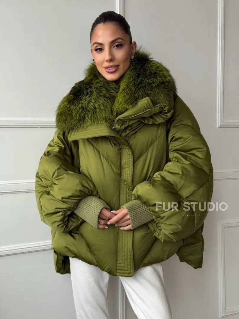 Женский стеганный пуховик с воротником чернобурки