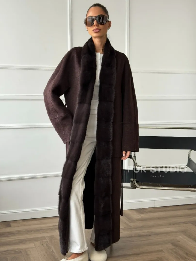Длинное демисезонное пальто с мехом норки - фото 5