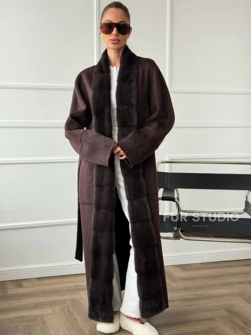 Длинное демисезонное пальто с мехом норки - фото 3