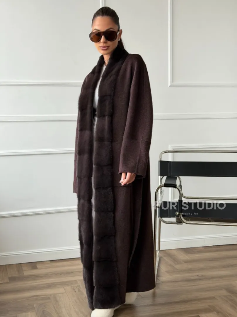 Длинное демисезонное пальто с мехом норки - фото 7