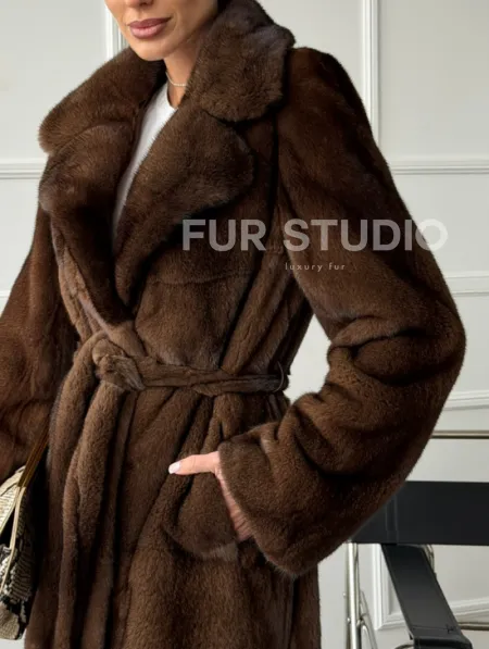 Норковая шуба средней длины со шлицами по бокам - фото 2