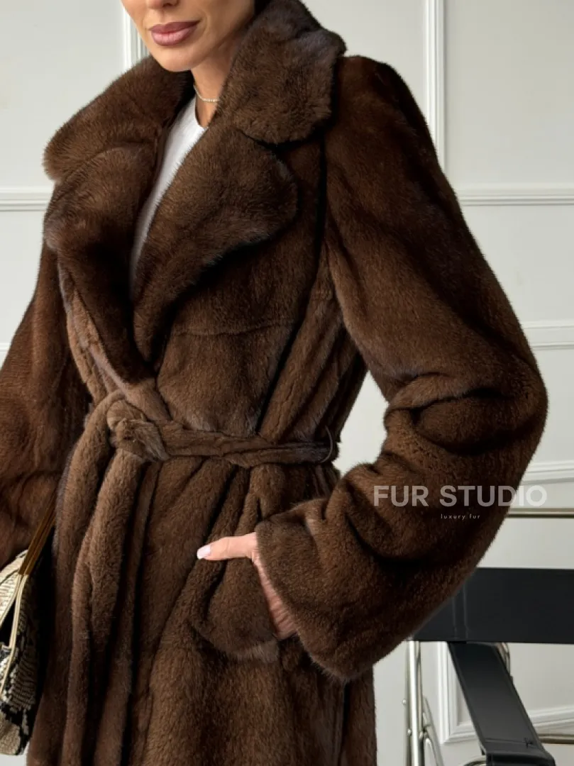 Норковая шуба средней длины со шлицами по бокам - фото 2