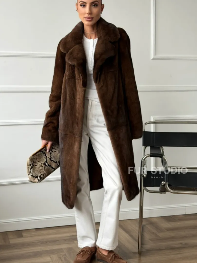 Норковая шуба средней длины со шлицами по бокам