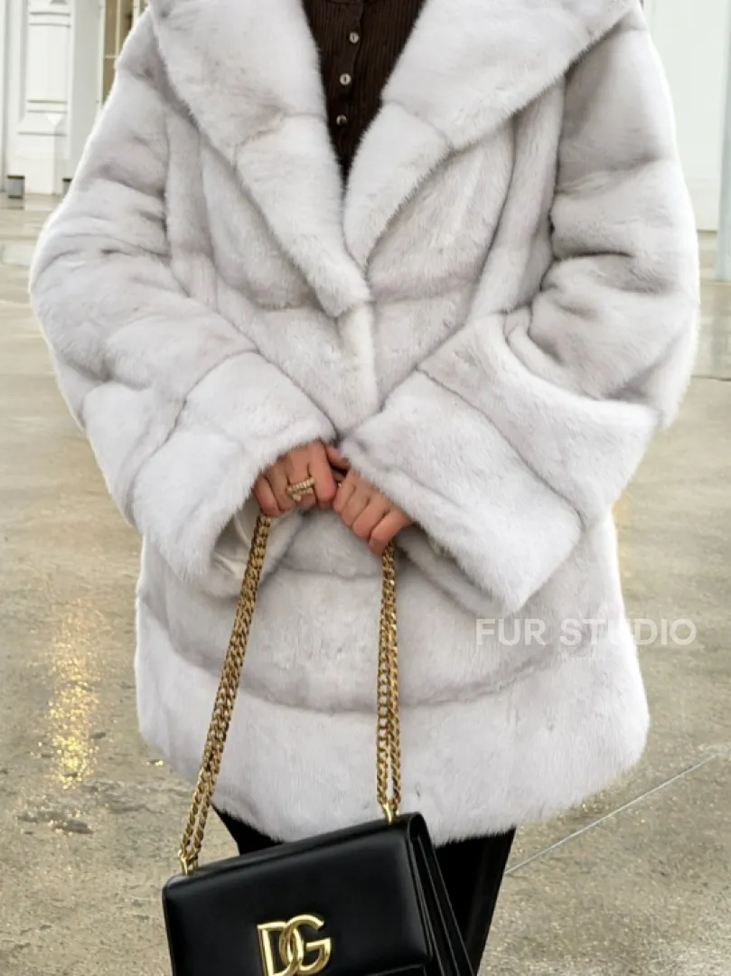 Белая норковая шуба с капюшоном - автоледи