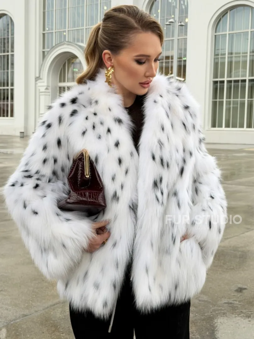 Шуба укороченная из арктической лисы под рысь
