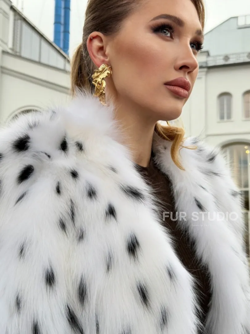 Шуба укороченная из арктической лисы под рысь