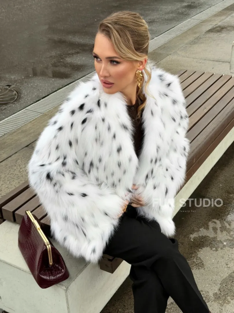 Шуба укороченная из арктической лисы под рысь