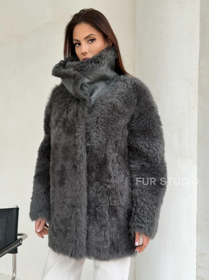 Серая дубленка из тиградо