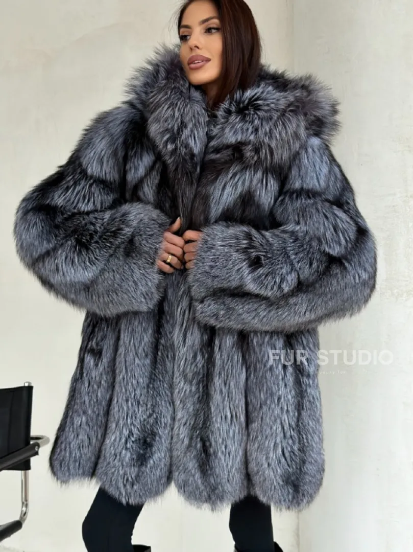 Шуба из натурального меха чернобурки с капюшоном