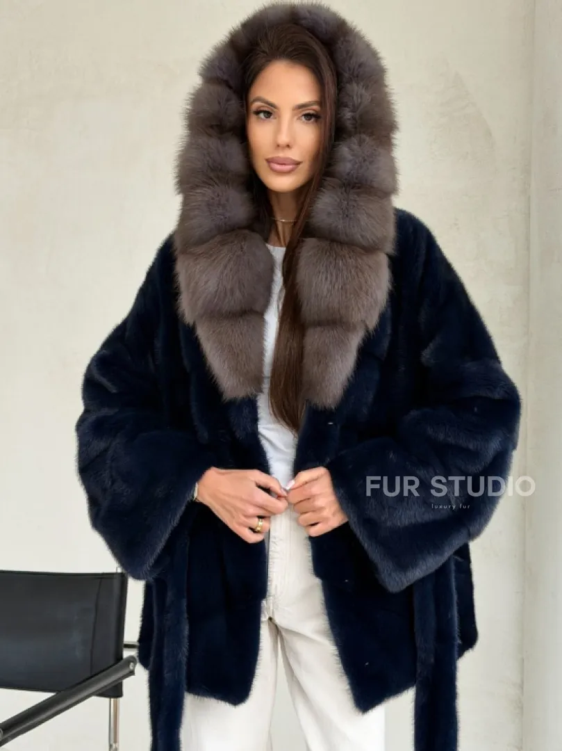Норковый полушубок синего цвета с капюшоном куница - фото 6