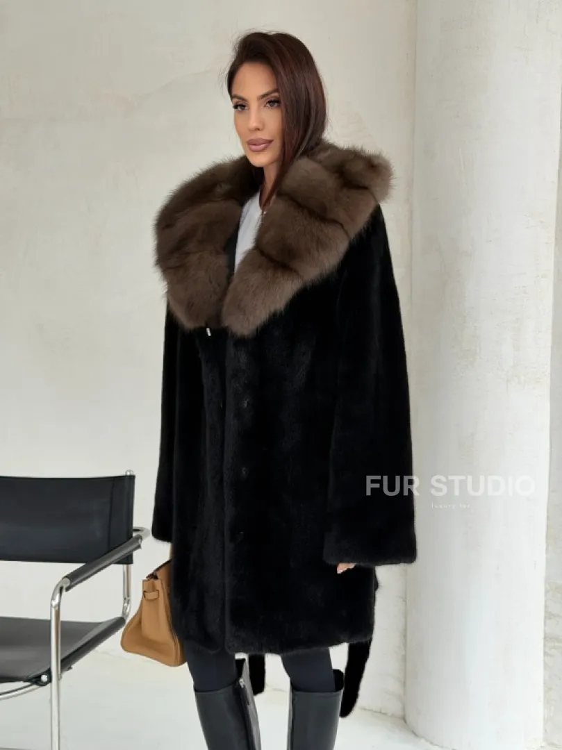 Черная норковая шуба средней длины - капюшон куница
