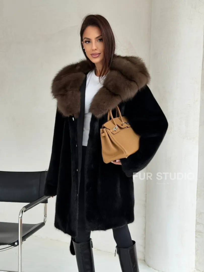Черная норковая шуба средней длины - капюшон куница