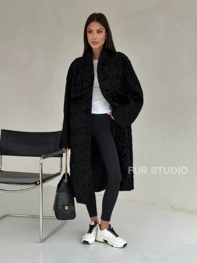 Черная шуба из каракуля