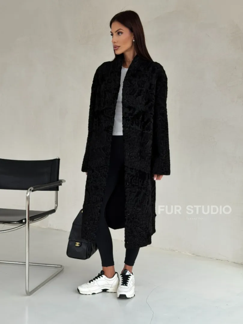 Черная шуба из каракуля