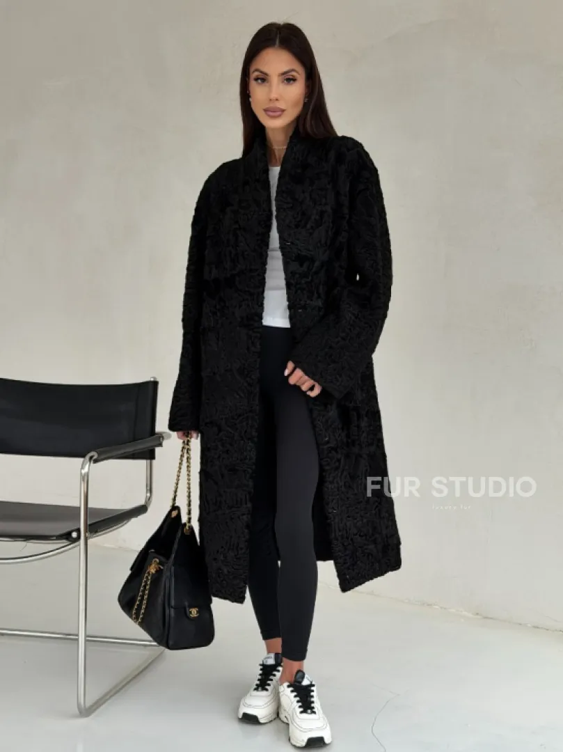 Черная шуба из каракуля